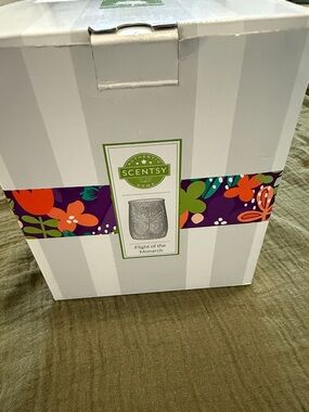 Scentsy Flight of the Monarch White